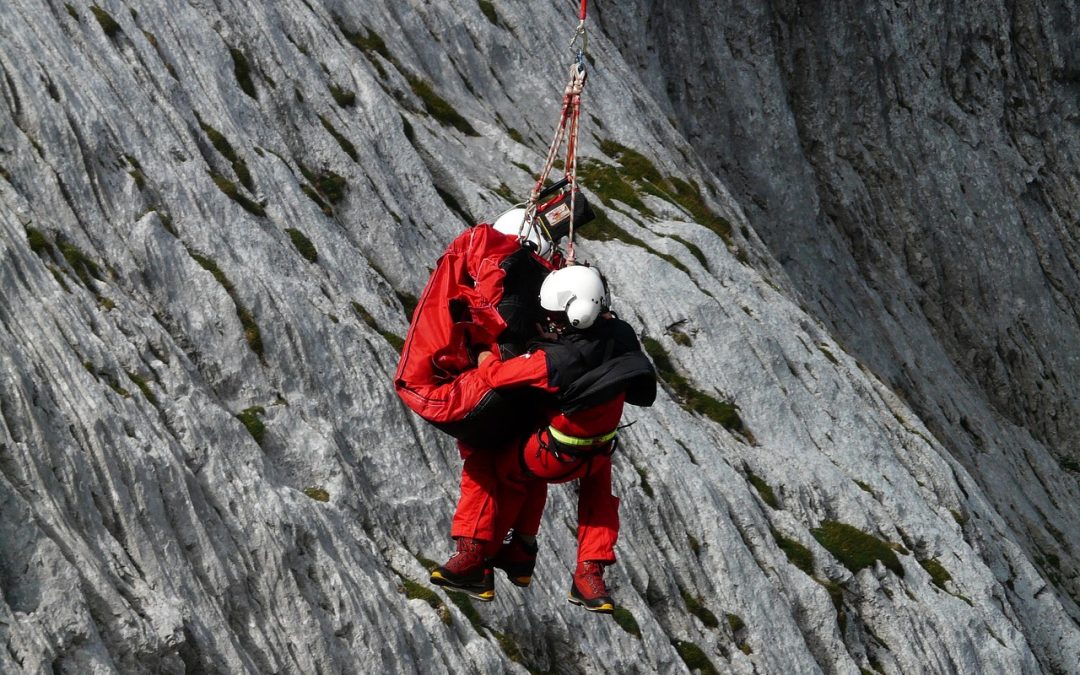Evakuasi Longsor di Kebun Warga